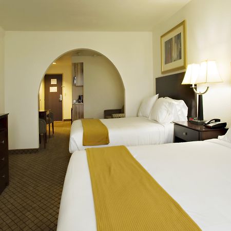 Holiday Inn Express Childress By Ihg Номер фото